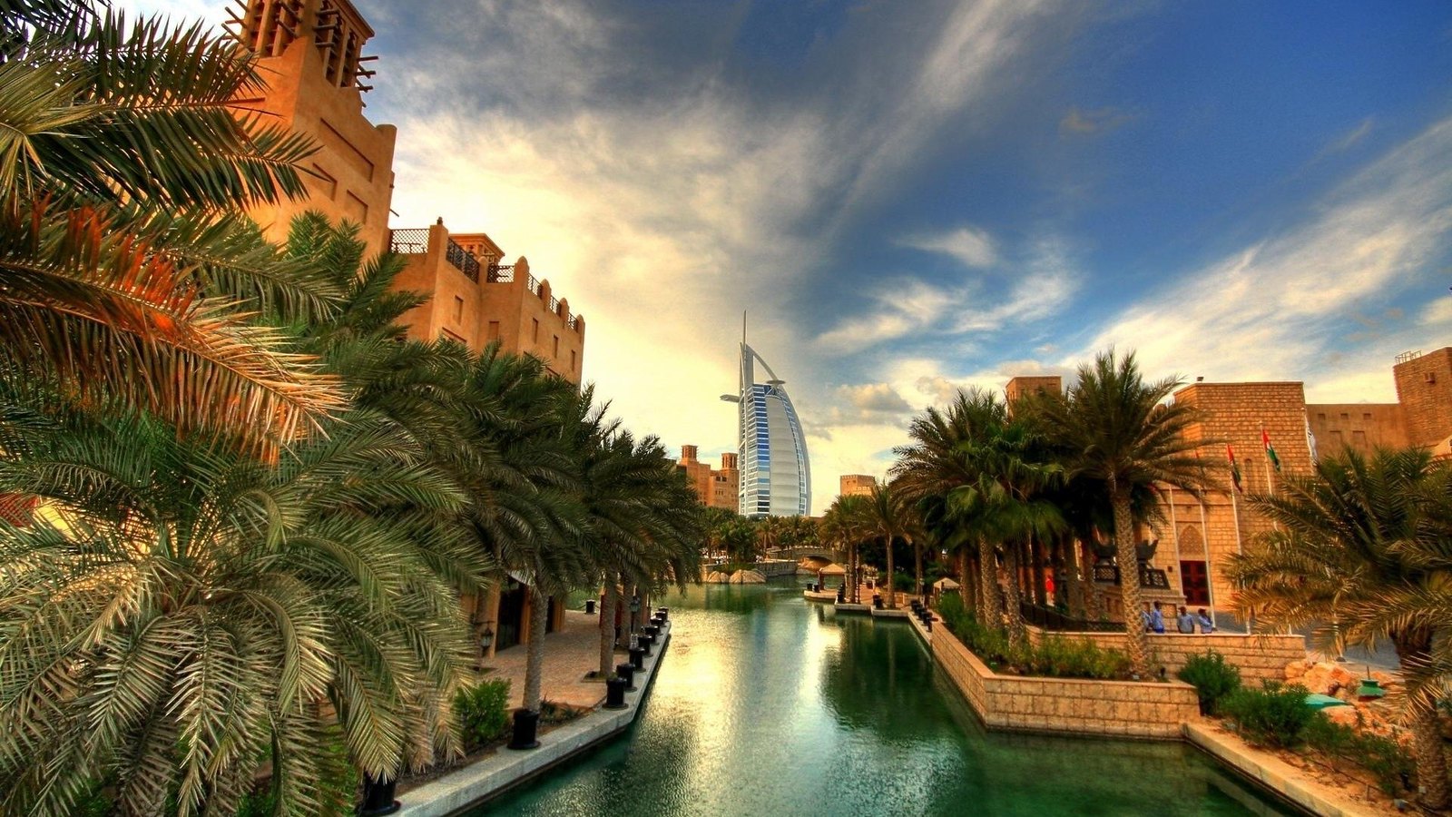 Dubai Fountains–fountain On The Burj Khalifa Lake Wallpaper Hd :  Wallpapers13.com