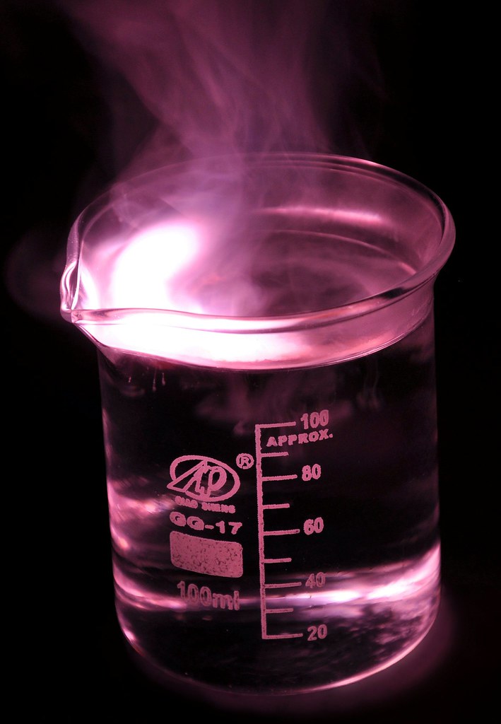 Сжигание калия в кислороде. Литий и вода. Калий и вода. Литий и вода реакция. Калий и вода реакция.