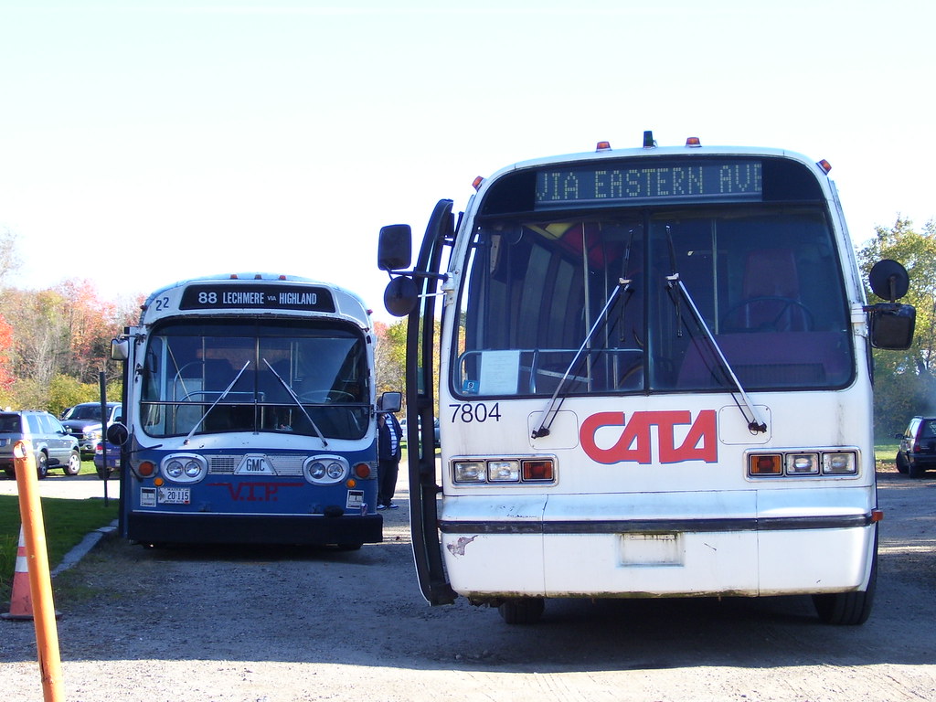 CATA RTS No. 7804 & Grayline of Boston No. 22 at the Seash… | Flickr