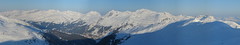 Nad údolím pozorujeme sjezdovky na Parsennu, kde jsme včera lyžovali.