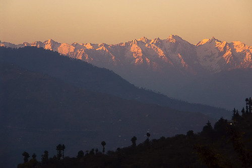 travel sunset india mountain mountains tourism beautiful wow landscape geotagged lowlight dusk availablelight indian himachal himalayas himachalpradesh continuum mountainrange anindo kotgarh geo:lat=31316911 geo:lon=77482981 specland anindoghosh