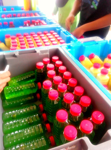 At the famous Jurong West bazaar Ramadan. Where my focus is the drinks.