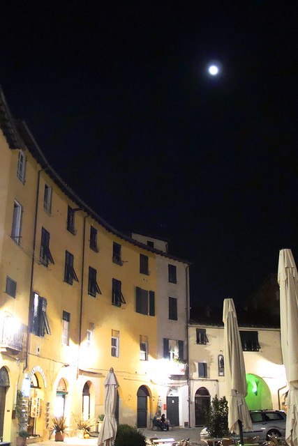 La luna in piazza  -  The moon in the square