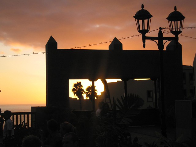 La Palma, Abendhimmel - Blick vom Innenhof des Teneguia Pricess Hotels auf den Ozean