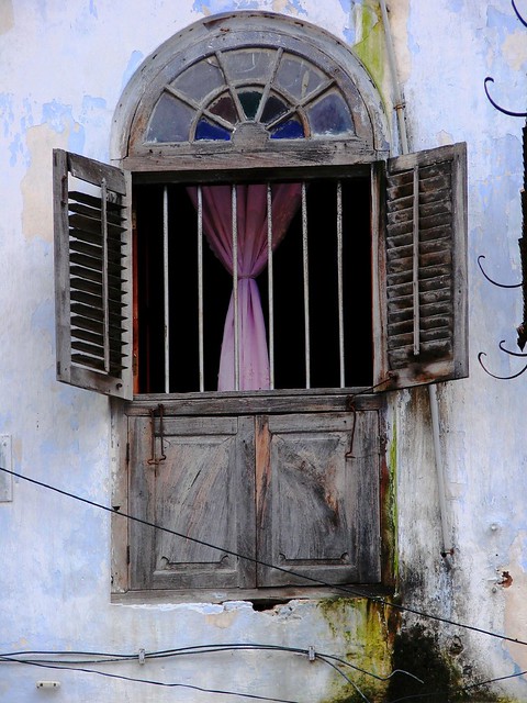 pink courtain (Stone Town)