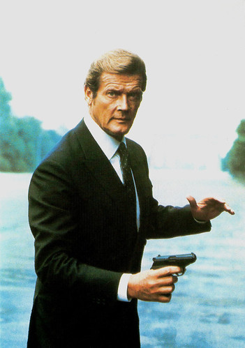 Roger Moore in A View to a Kill | Dutch postcard by Loeb Uit… | Flickr