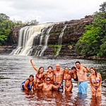 Ya están listos para disfrutar nuevas aventuras en está #semanasanta2017 ?... Si aún no tienes destino te invitamos a conocer esta maravilla natural única en el mundo el #saltosapo en Canaima :wink: . . :point_right:#YoViajoConWakuTours #Viajes #waterfall