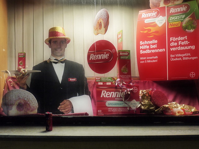 For not needing a Rennie I photographed this shop window of a pharmacy instead of  eating a donut - Salvator Apotheke - Zimmermannplatz 1, 1090 Wien