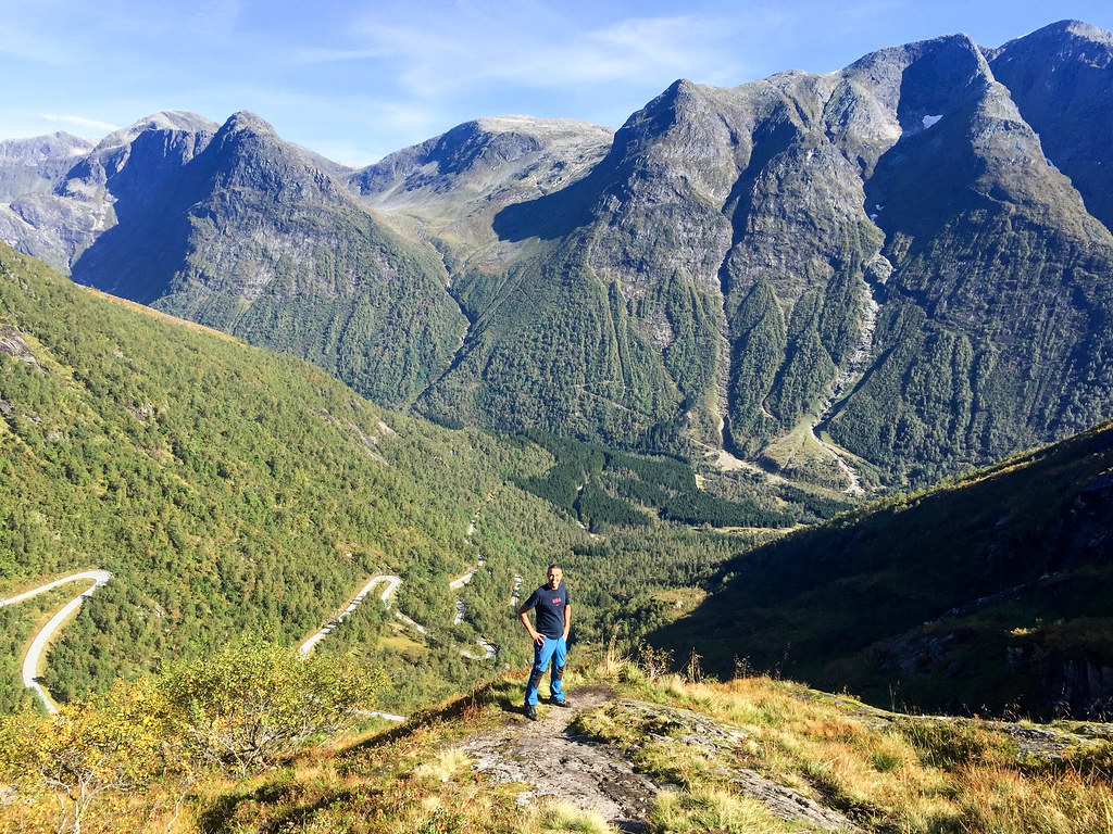 Mirador Gaularfjellet en los fiordos en Noruega