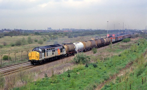 37055 class37 hessle priory sidings hull railfreight distribution speedlink tanks diesel locomotive railways trains freight sydyoung sydpix