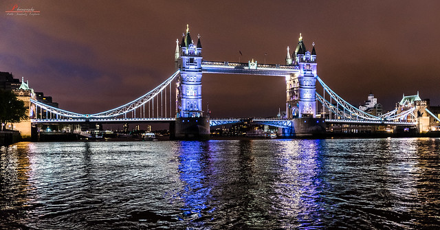 London's Tower Bridge at night