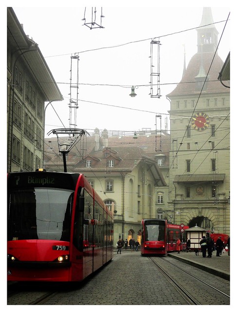 Tramways in swiss fog.. Pauvres piétons !