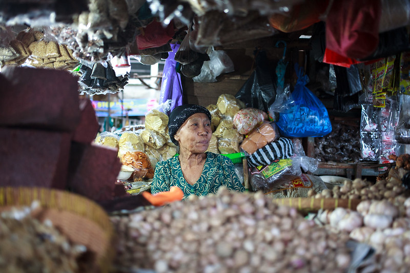 A woman on her shop at Pasa Cacranegara