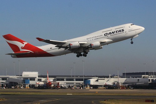 Qantas 747-400ER VH-OEJ takes off from runway 34L