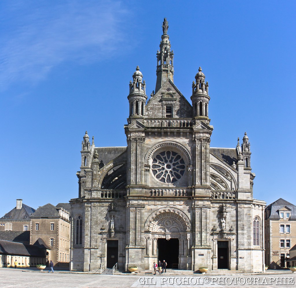 Pendentif Vierge De La Basilique Sainte-Anne D'Auray - En Plaquage Or Jaune - Occasion Bon état Général
