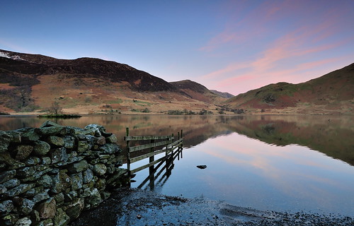crummock water first light fence wall predawn blue hour lake cumbria lakedistrict lakeland view scenic thelakes lakedistrictnationalpark nationaltrust fell fells grass cumbrian mountains landscape imagestwiston district national park countryside mountain super still reflection reflections morning mirror trees spring pink wispy cloud englishlakedistrict lakes thelakedistrict reflected waterreflections sunrise dawn calm serene shore shoreline northlakes stupidoclock ultrawide ultra wideangle wide angle