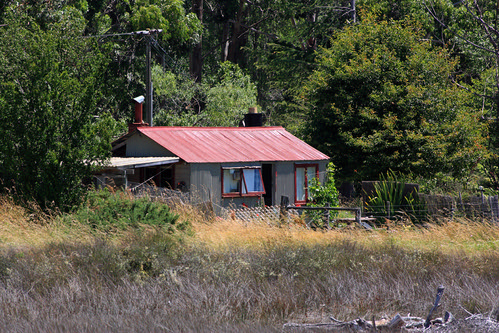 The cottage at the edge | Right on the edge of New Zealand’s… | Flickr