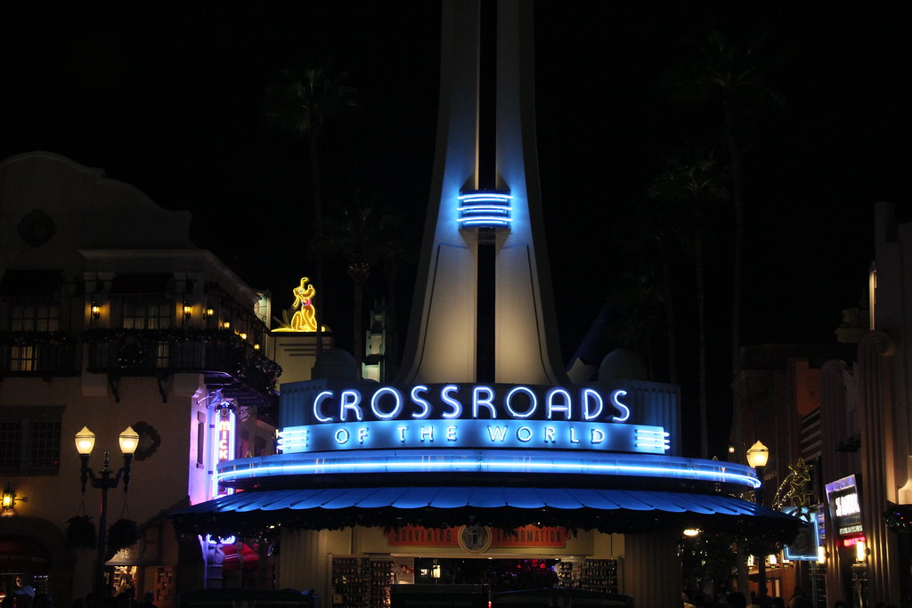 Entrance to Disney's Hollywood Studios | At night, entrance … | Flickr