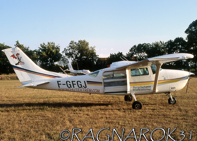 Cessna206_Private_F-GFGJ