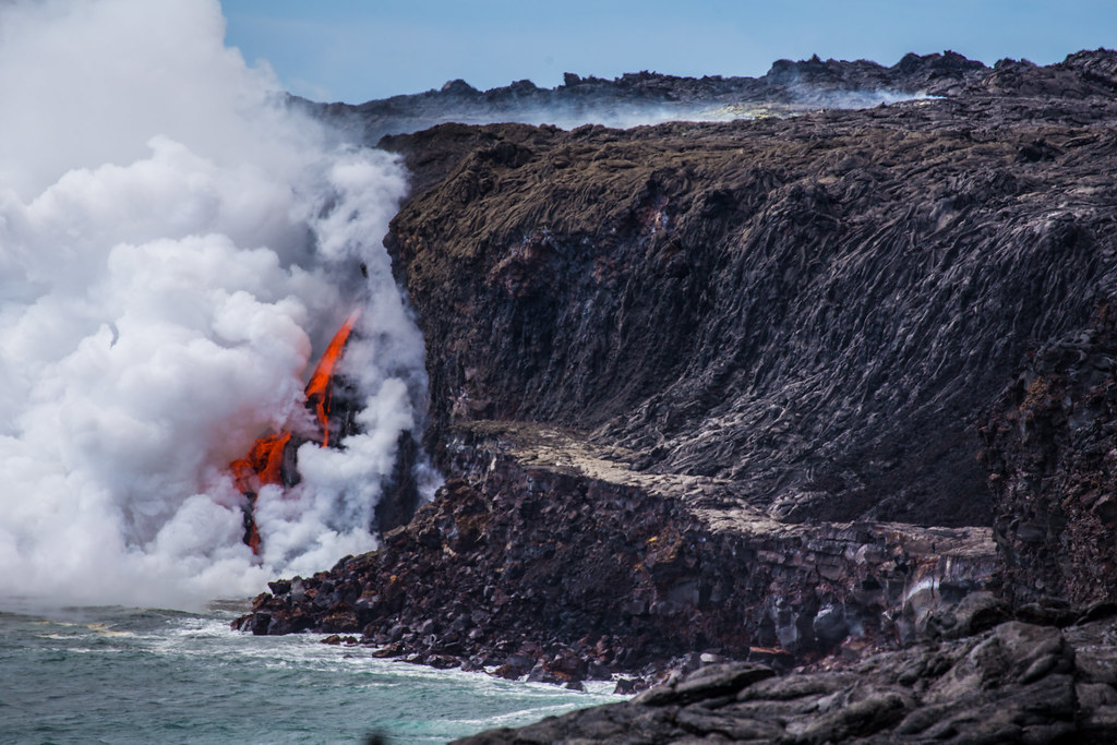 Lava enters ocean in torrent/Hawaii Volcanoes National Park