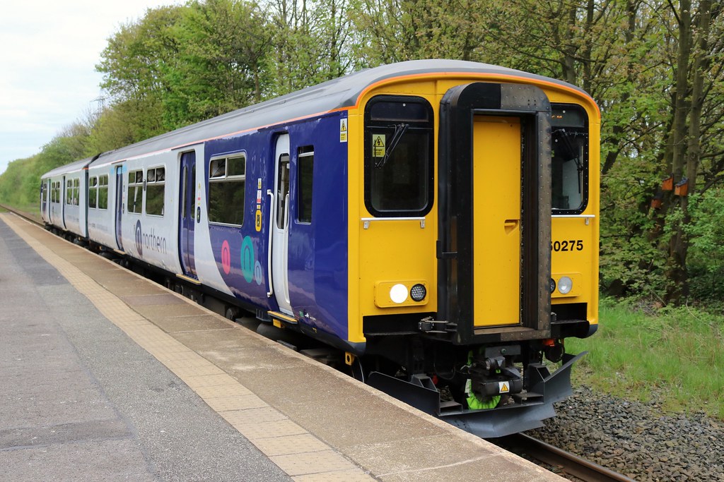 150275 (2K69). | 150275 is seen arriving on Platform 2 at Da… | Flickr