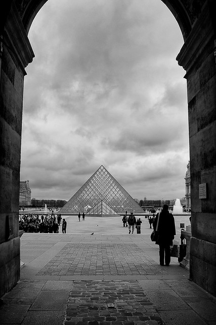 De la place carrée à la pyramide du Louvre