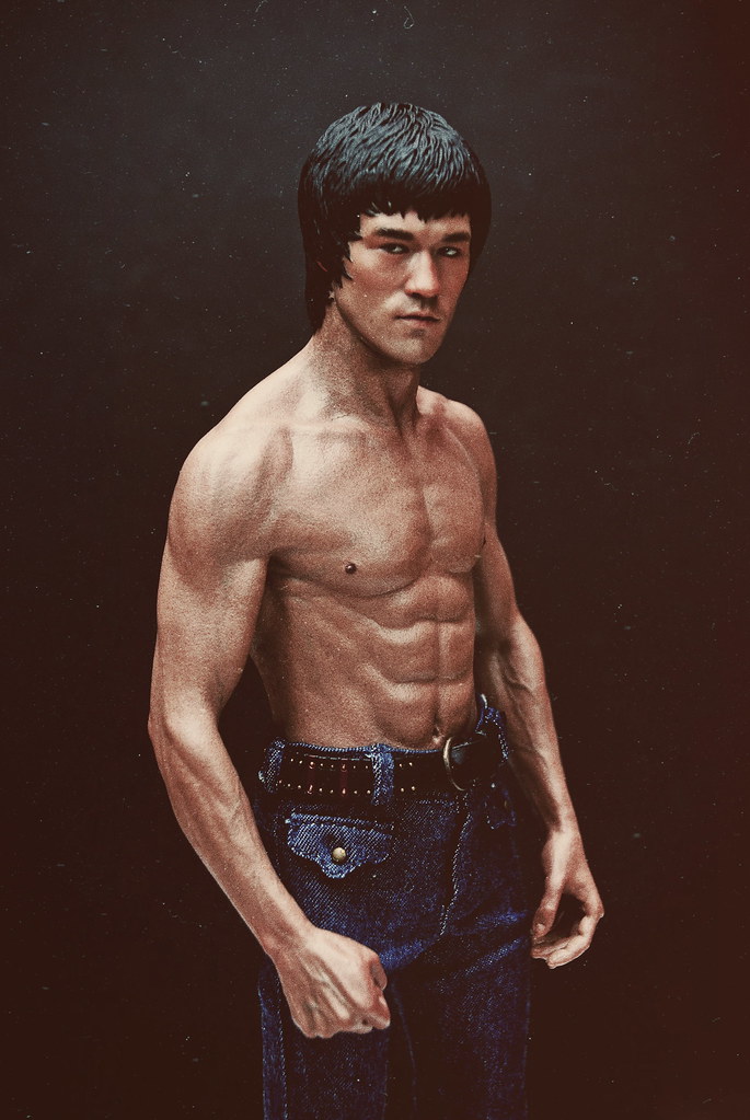 Брюс 6 букв. Steve MCQUEEN Bruce Lee. Lee Limited.