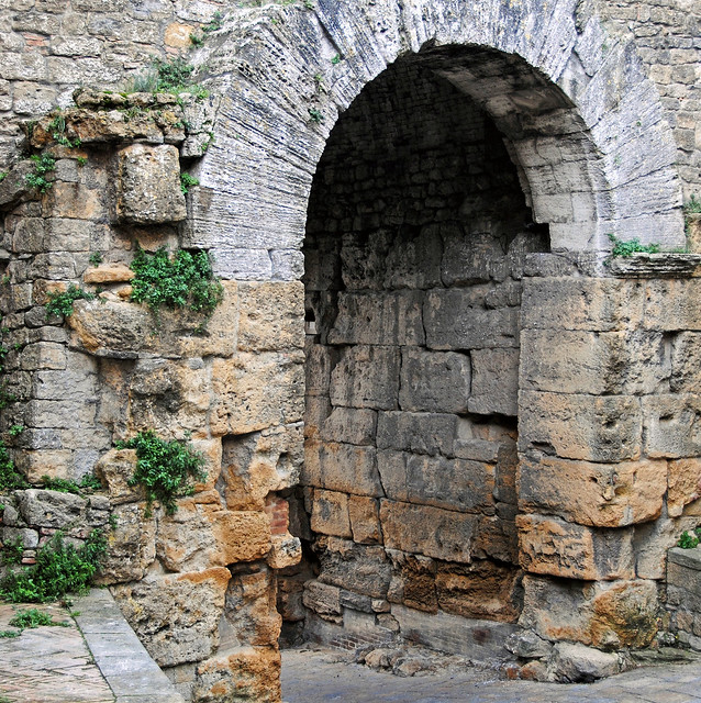 Etruscan arch