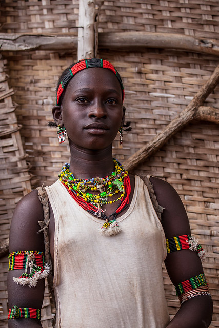 benna tribe girl at the market of Key Afer