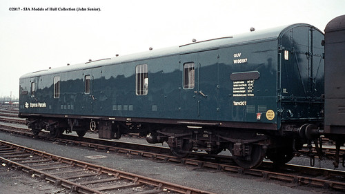 britishrail pressedsteel br mk1 guv w86197 van parcels npcs didcot oxfordshire train railway locomotive railroad