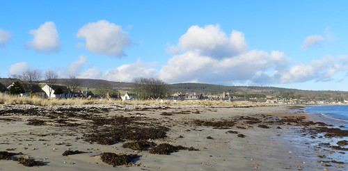 golspie beach sutherland east coast scotland seaweed clouds sand sea shore low view point houses allanmaciver