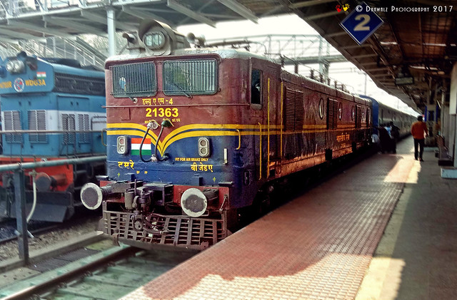 Bezawada (Vijayawada - BZA) WAM-4 with a passenger train