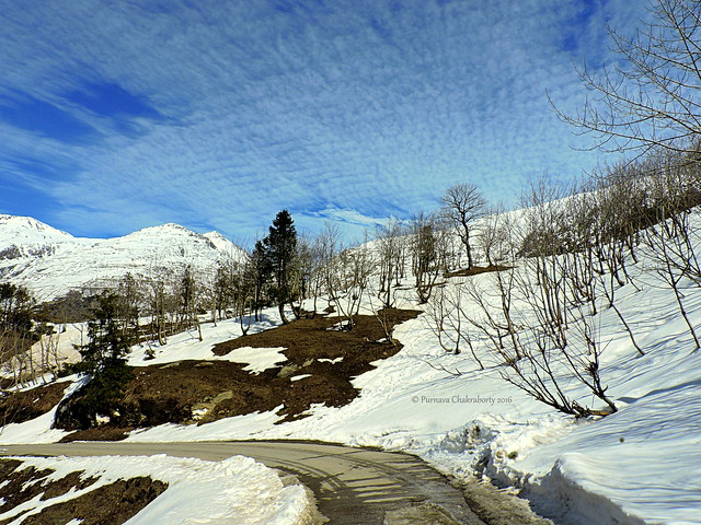 Himachal Pradesh : Road to Rohtang Pass in the month Ferbruary ! Snow everywhere in a sunny day !