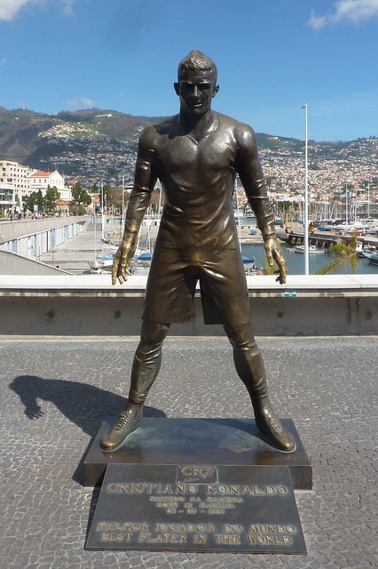 Madeira - Funchal - Ronaldo statue