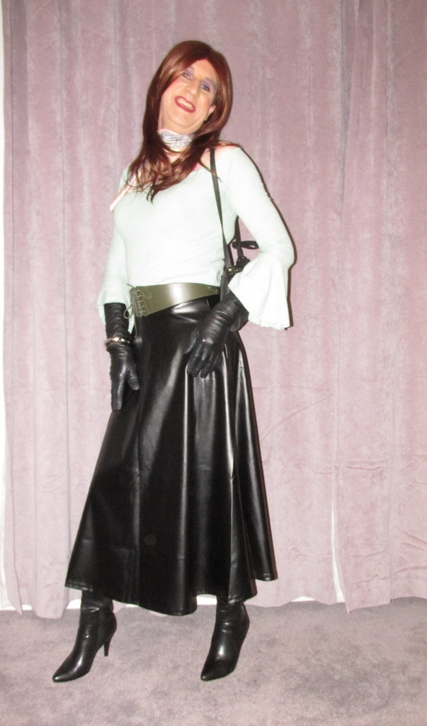 IMG_7314 | Long leather skirt with knee boots and gloves | debbiedo73 ...