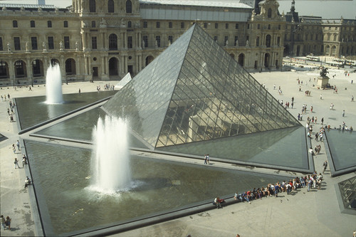 Louvre Project (Pyramid):  main entrance to the Musée du Louvre in the Cour Napoleon