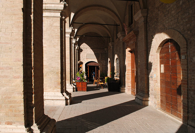 Sassoferrato (AN): Portici Palazzo Comunale