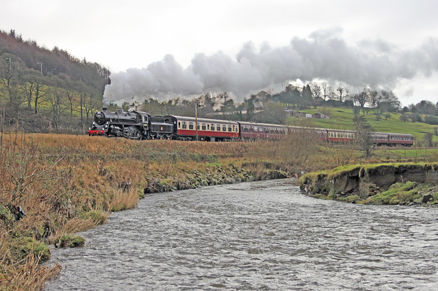 Standard 4 76084 passing the river Irwell