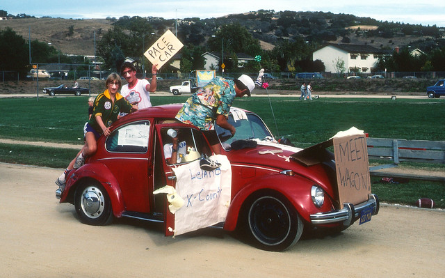 1982: VW Beetle joins parade