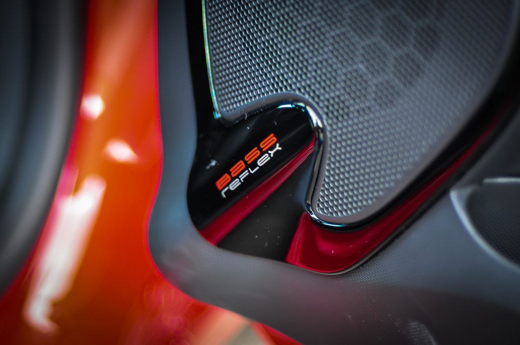 Aas Laat je zien concept Renault Clio Turbo Bass Reflex Speakers | The Clio comes wit… | Flickr