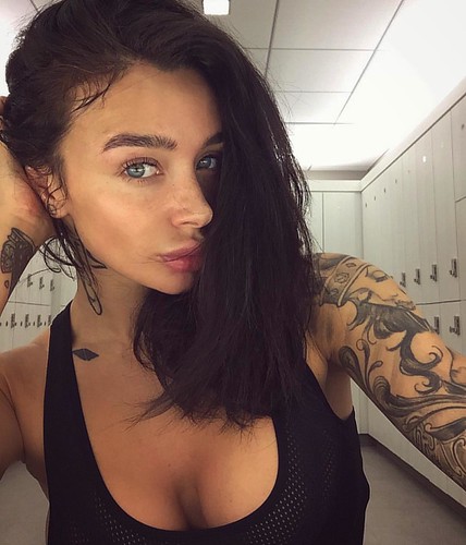 Понедельник отстой👎 #swag #tattooart #bodyart #brunette #selfmade #iphoto #girlboss #blueeyes #bronze #boobs #blackbeauty #naturalbeauty #nomakeup #fitgirls #tattoogirl #bodymods | by staselyshev