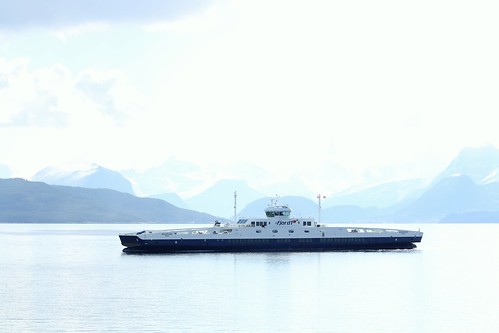 molde mountain mountains snow water h20 sea fjord boat ship travel landscape landscapes stunning scenery