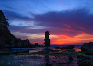 Rocks just after sunset マジックアワーの奇怪岩