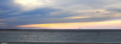 stromboli volcan vulcano italie italy italia sunset beach plage calabre calabria nuages clouds mer sea