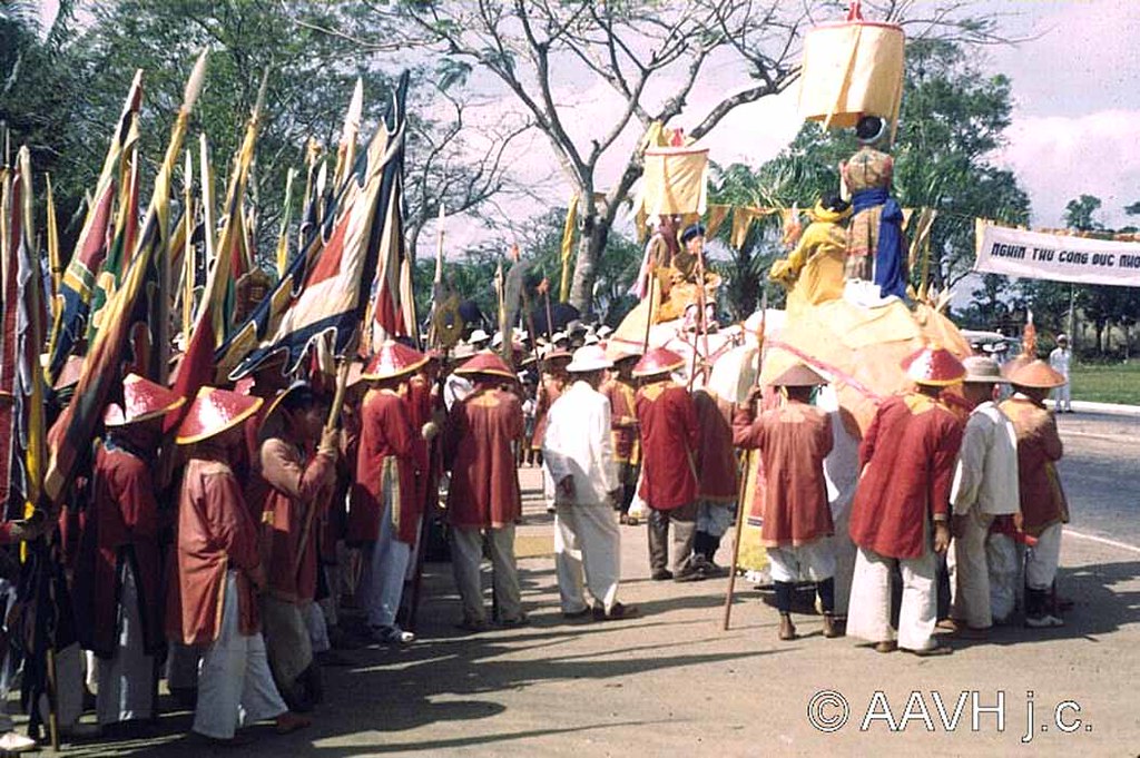 Lễ kỷ niệm Hai Bà Trưng tại Huế năm 1952