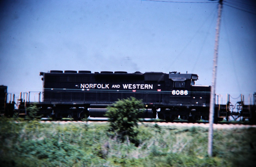 Norfolk and Western 6086 (SD40-2) | Sydney, IL, Eastern U.S.… | Flickr