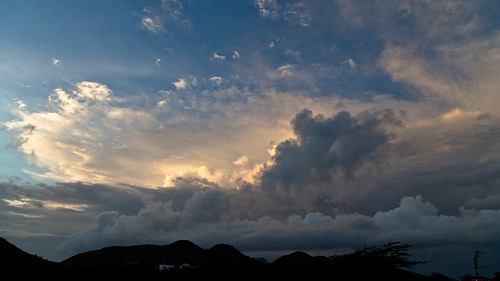 Sunrise with Thunderstorm :) by :: Blende 11 ::, Westpunt Curacaocolor clouds sunrise canon wolken curacao thunderstorm sonnenaufgang gewitter farbig