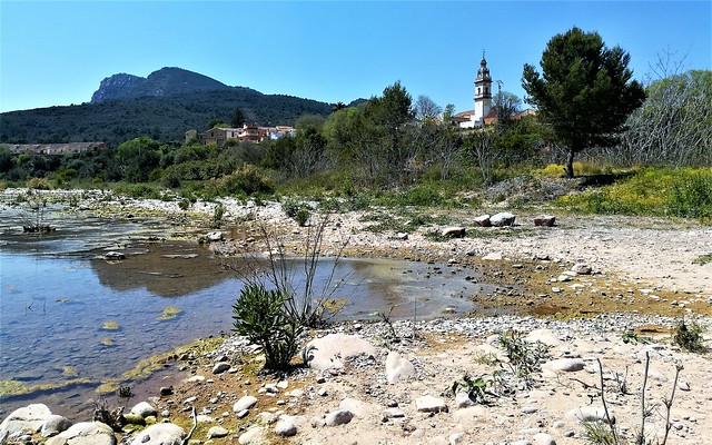El río Palancia a su paso por el pueblo de Estivella - Valencia