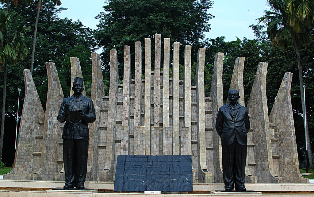 Soekarno-Hatta Monument, Menteng