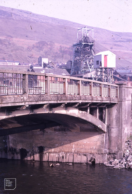 Pithead and road over Taff at Aberfan  31/3/71